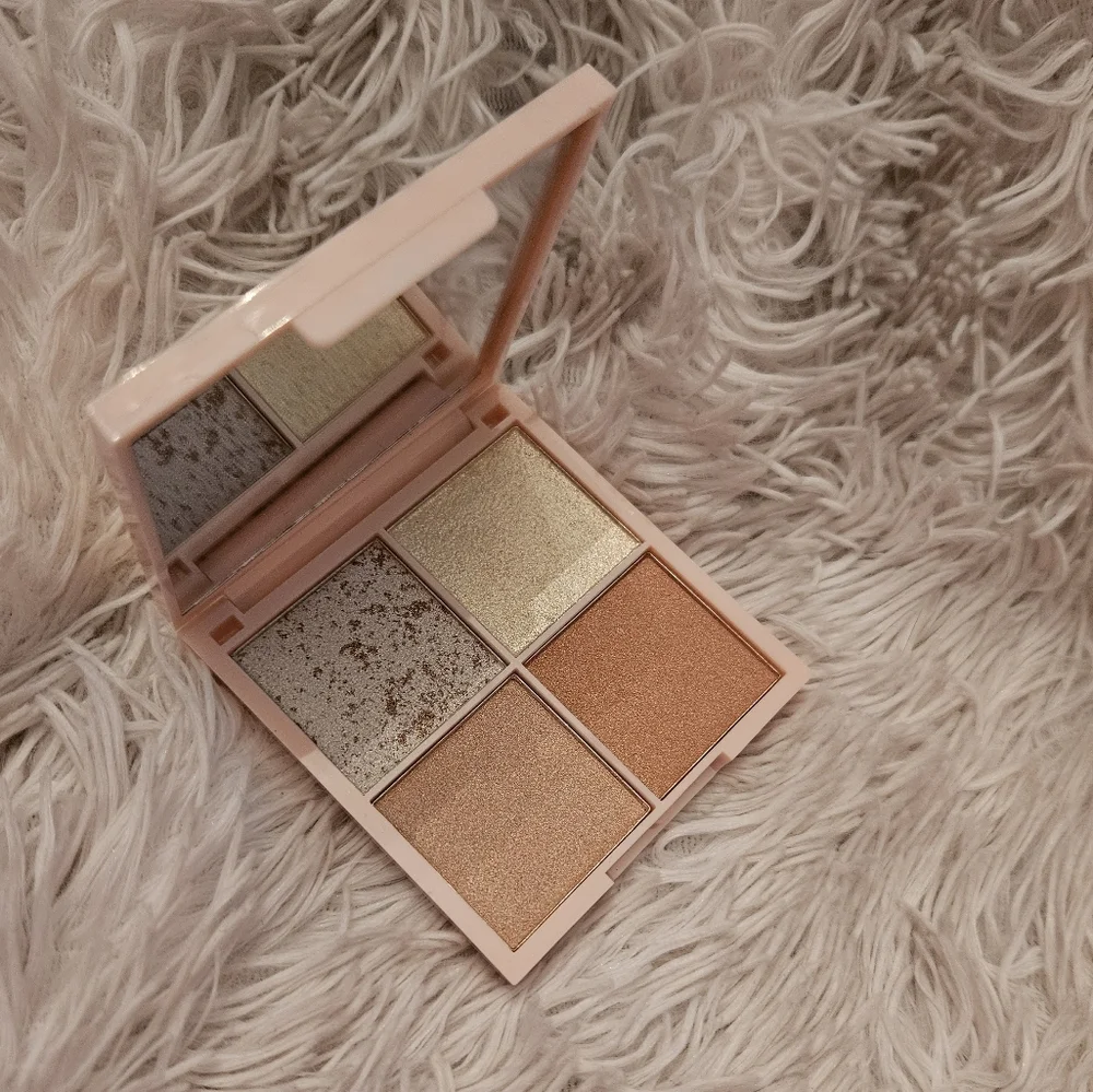 🆕️KNDR Beauty Kinder Glow Highlight Palette
